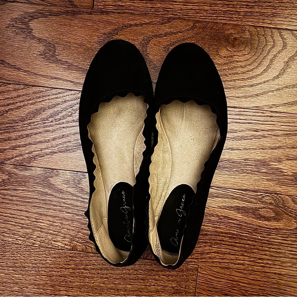 Ava & Grace Black Scalloped Flats
